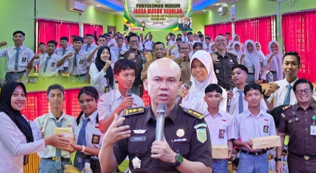 Kejati Kepri Sosialisasikan Pencegahan Kejahatan Anak di Konten Digital Melalui Program Jaksa Masuk Sekolah    
