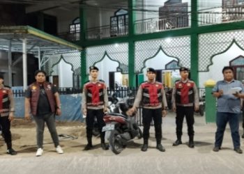 Hadir dengan Humanis, Polisi Jaga Kenyamanan Ibadah Ramadhan di Kuala Tungkal