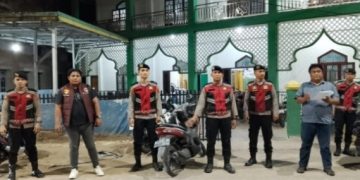 Hadir dengan Humanis, Polisi Jaga Kenyamanan Ibadah Ramadhan di Kuala Tungkal